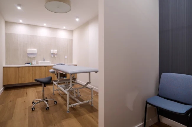 Gabinet fizjoterapii w Centrum Przylądek Równowagi Kraków — przestrzeń rehabilitacyjna z profesjonalnym wyposażeniem