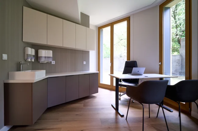 Nowoczesny gabinet lekarski dla psychiatry w Centrum Przylądek Równowagi Kraków — profesjonalne miejsce diagnozy i leczenia