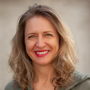 Katrin-Śliwińska-Flaumenhaft-psycholog-psychoterapeuta-Kraków-Integracyjne podejście oparte na psychoterapii poznawczo-behawioralnej (CBT), mindfulness oraz elementach psychologii pozytywnej - prowadzi bezpłatne konsultacje